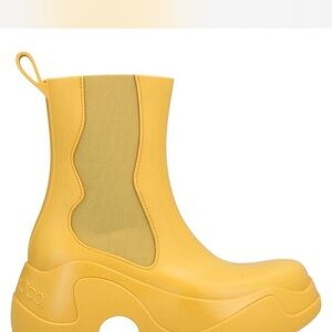XOCOI yellow platform rubber boots. New. Size 8